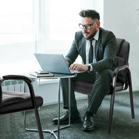 Sweetcrispy PU-Leder gepolsterter Bürostuhl mit Armlehnen und Metallgestell für Büro und Empfang