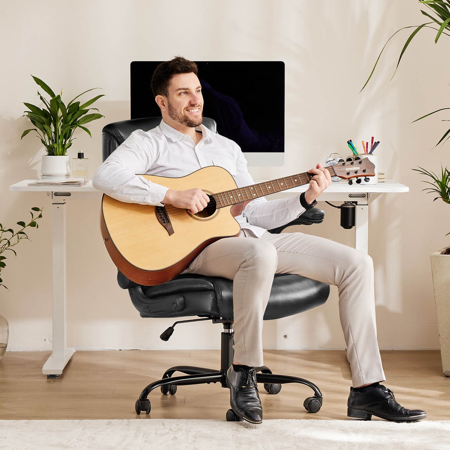 Sweetcrispy ergonomischer höhenverstellbarer PU-Leder Bürostuhl mit klappbaren Armlehnen und Rollen für Büro
